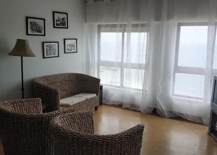 Lila Ocean View 蓬塔德尔加达