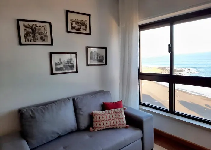 Lila Ocean View 蓬塔德尔加达